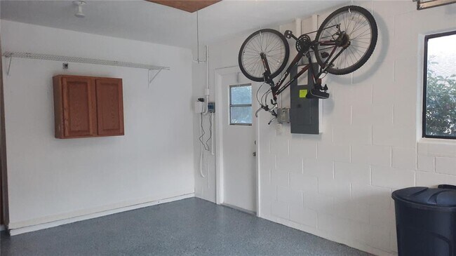 Building Photo - 62 Burbank Dr