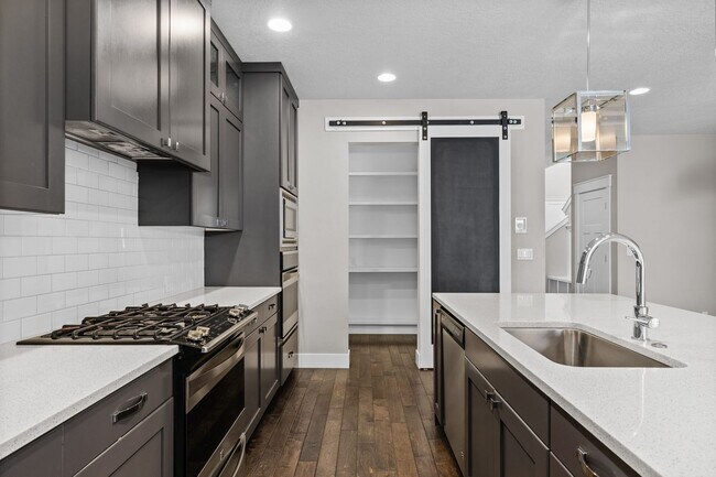 Building Photo - Luxury Living in Harris Ranch | 3 Bed + Office | 3 Bath | 2,713 Sq Ft