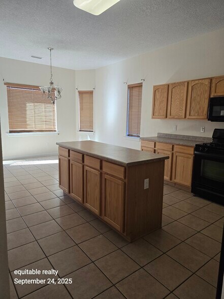 Kitchen island - 6216 Calle Vizcaya NW