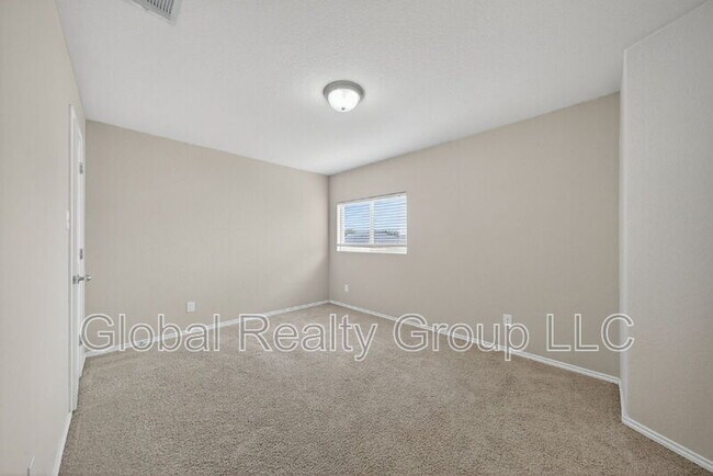 Building Photo - 10405 Macarthur Way