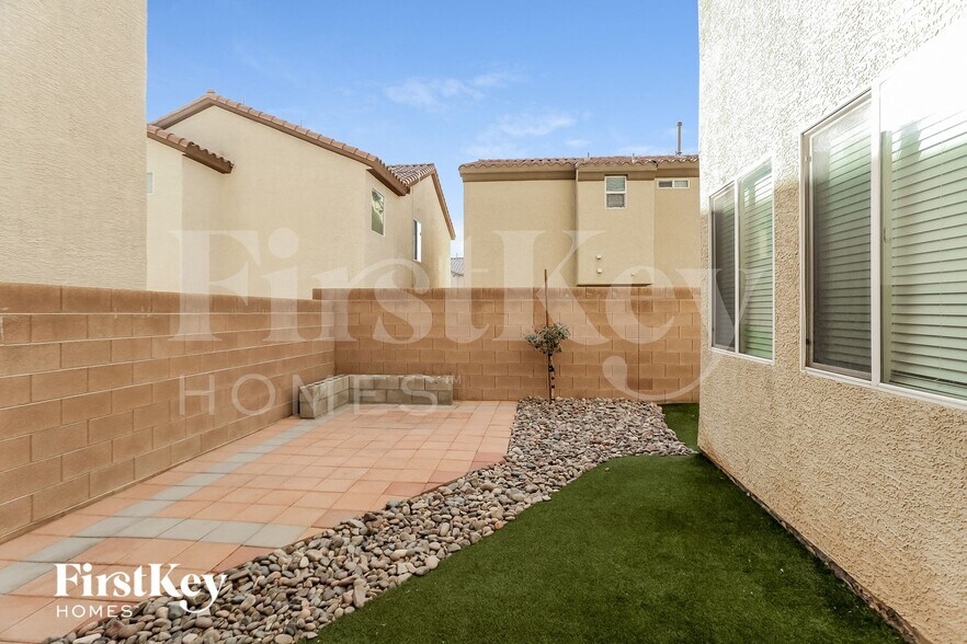 Building Photo - 8529 W Kellman Ave