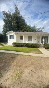 Building Photo - Charming Cottage