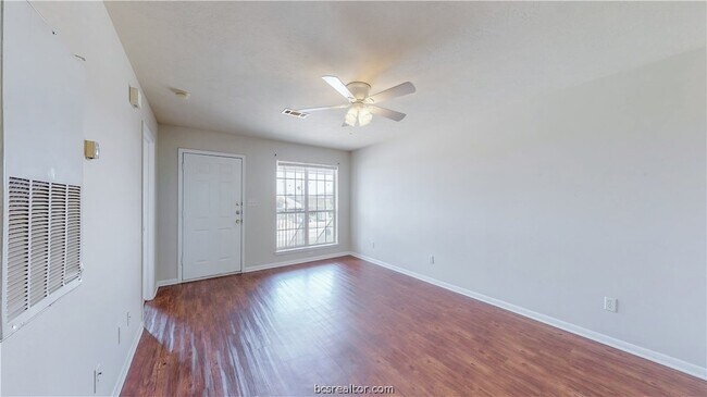 Building Photo - 1509 Hollow Hill Dr