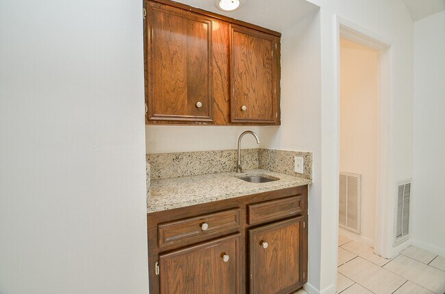 Building Photo - 12266 Huntington Venture Dr