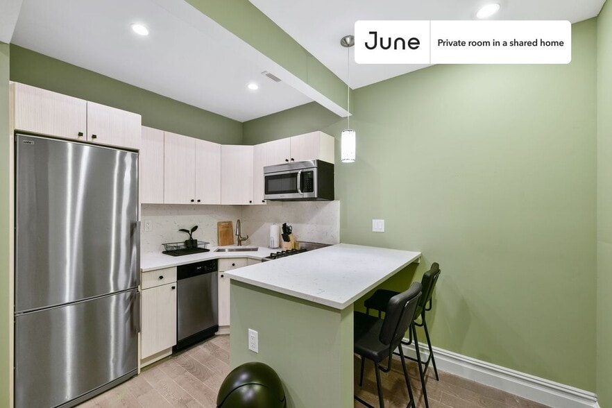 Building Photo - Room in Shared 3 bed/2 bath home in East Village