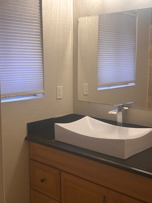 Building Photo - 4 BEDROOM Home w/SPARKLING Pool. $2500.00 Offering Move in Specials
