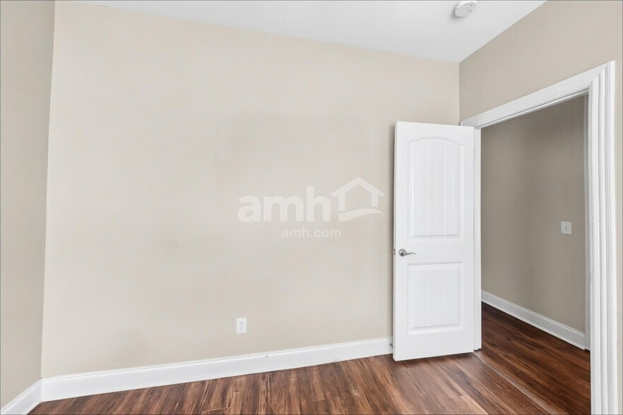 Building Photo - 106 Spencer Springs Dr