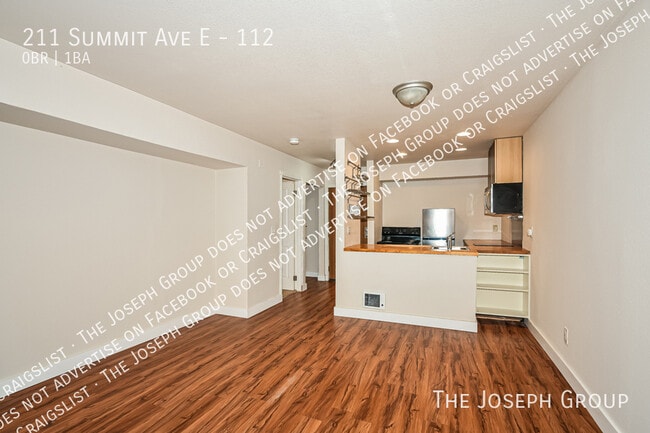Building Photo - 211 Summit Ave E