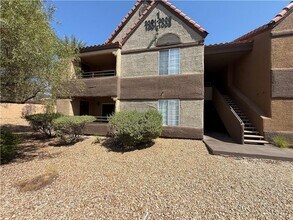 Building Photo - 2 Bed 2 Bath Condo Living in Guard Gated Community