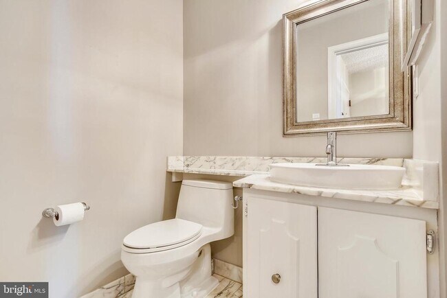 Building Photo - 1101 S Arlington Ridge Rd