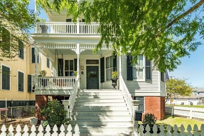 Building Photo - 1702 Sealy Ave