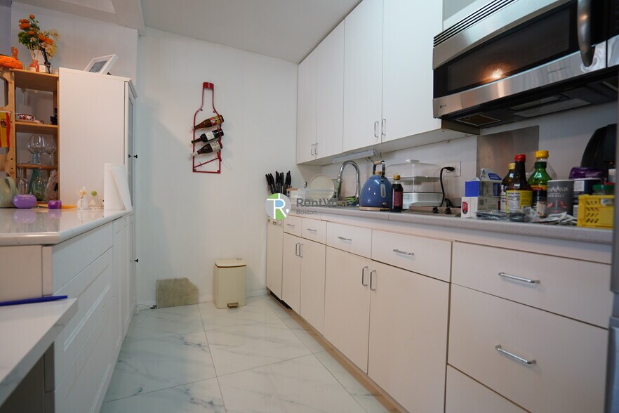 Building Photo - 6 Whittier Pl