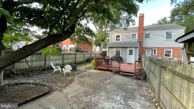 Building Photo - 2221 Arlington Terrace