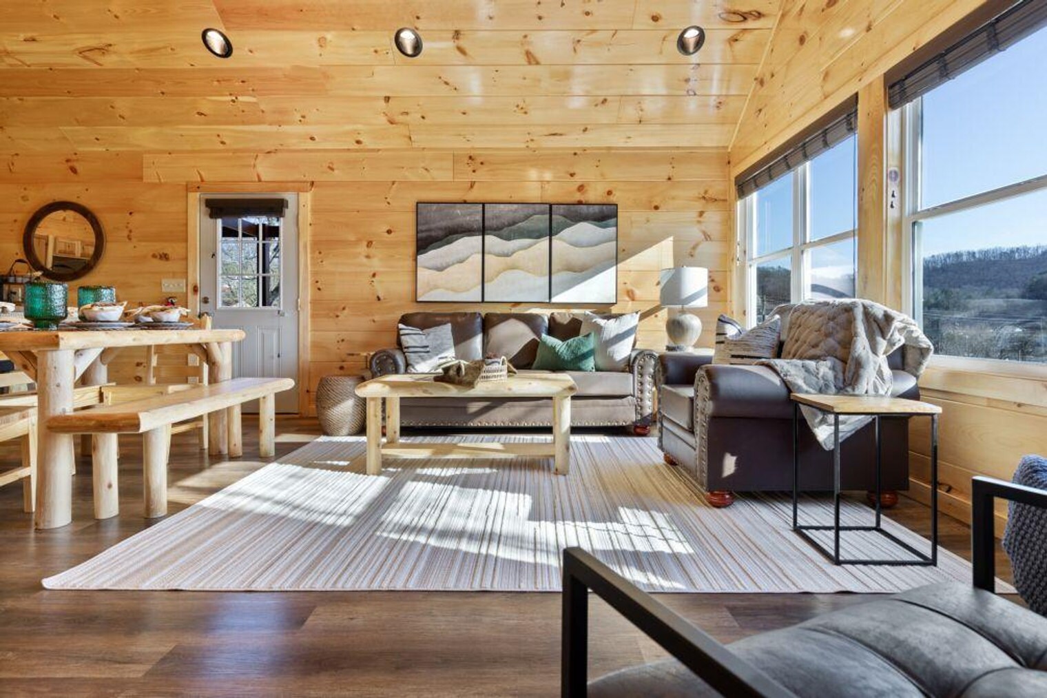 Building Photo - 3936 Valley View Dr