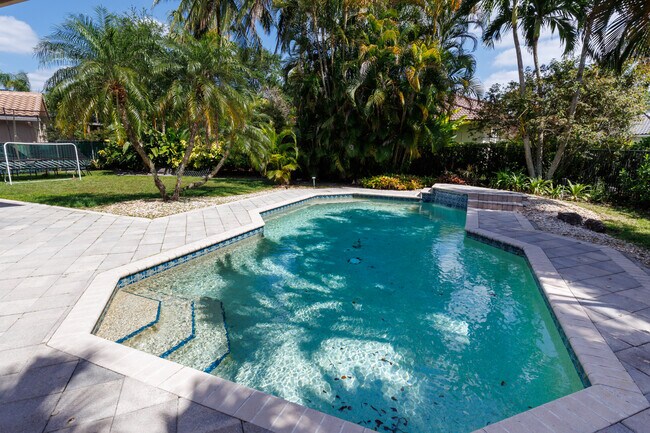 Building Photo - 280 Landings Blvd