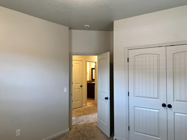 Building Photo - **Beautiful Little Valley Home**