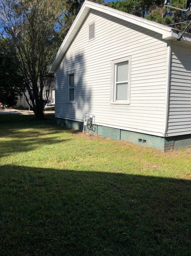 Building Photo - 2 bedroom cottage