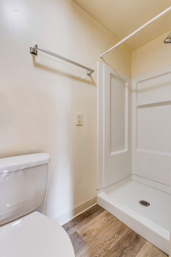 Building Photo - 19 - 709-711 Industry