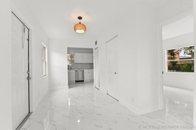 Building Photo - 515 Putnam Rd