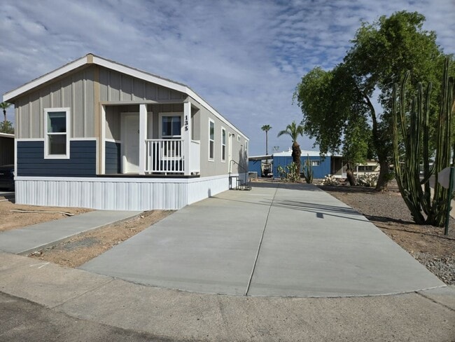 Building Photo - 10701 N 99th Ave