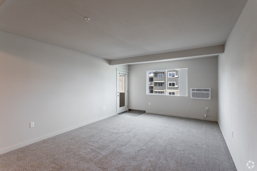 2BR, 2BA - 1,104 SF - Beau West