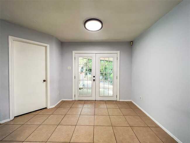 Building Photo - 12004 Thompkins Dr