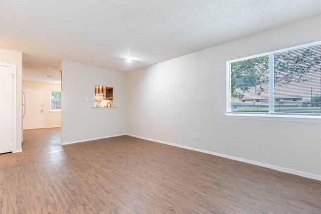 Building Photo - 323 W William Cannon Dr