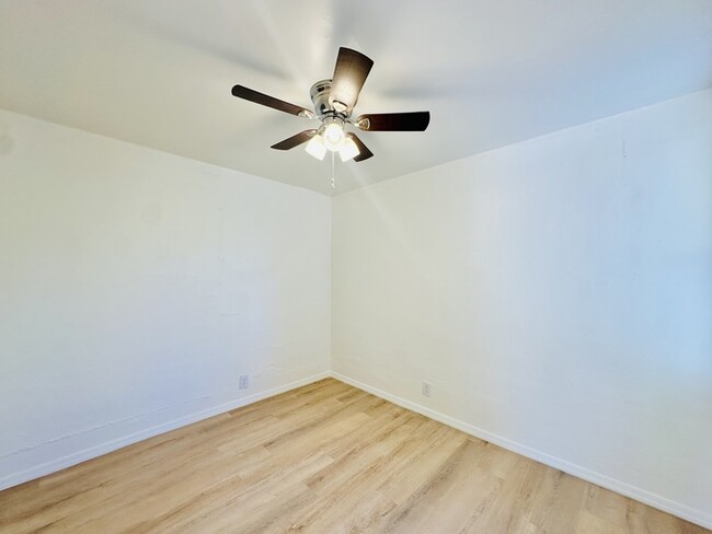 Building Photo - Modern Style Renovated 2 Bedroom with Wash...