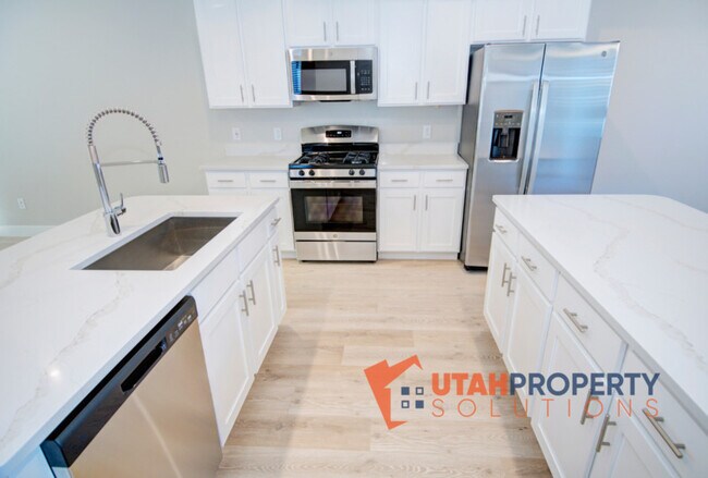 Building Photo - 982 W 380 S