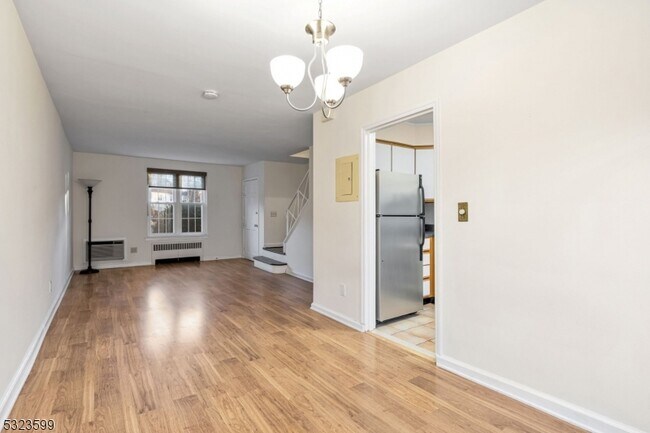 Building Photo - 12B Parkway Village