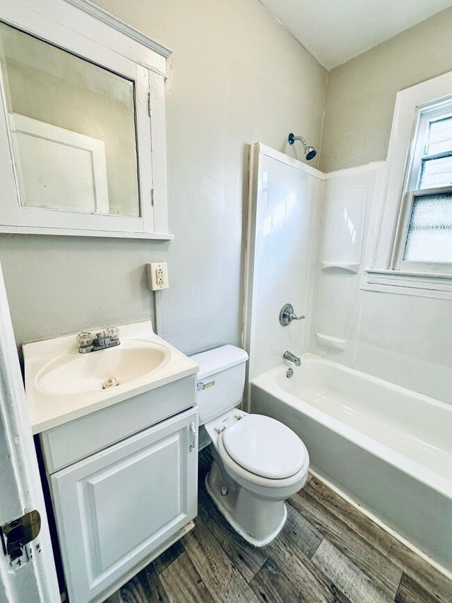 Building Photo - Two Bedroom House with Detached Garage-Section 8 Accepted