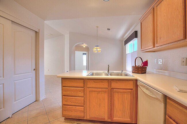 Building Photo - Ventana Ranch Gem! 3 Bedroom 2 Bath. Gate Community! Single Story with Large Backyard.