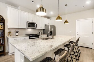 Building Photo - Beautiful 2024-Built Home with Pool, Clubhouse & Pickleball Courts-Available August 22!