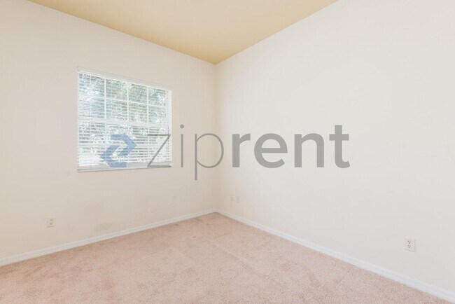 Building Photo - Unit