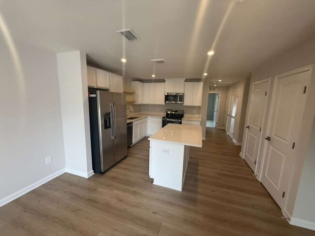 Building Photo - 509 PORTAL CIRCLE CIR, B, SANDSTON, VA 23150