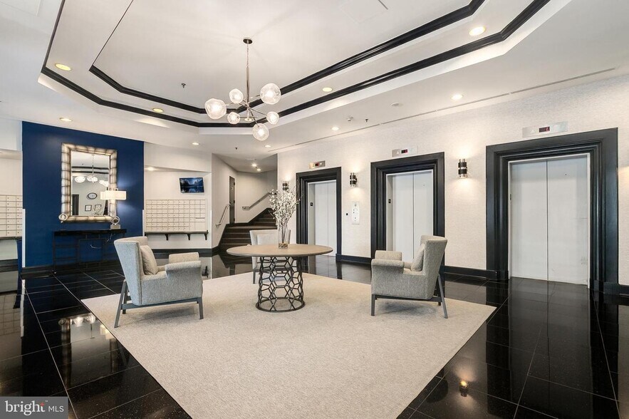 Lobby - 1001 N Randolph St