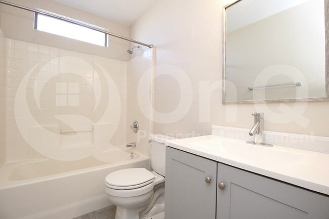 Building Photo - 440 S Val Vista Dr