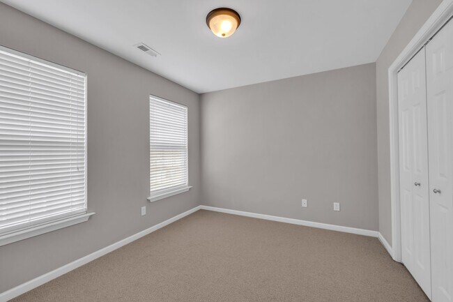 Building Photo - 5623 Crooked Creek Dr