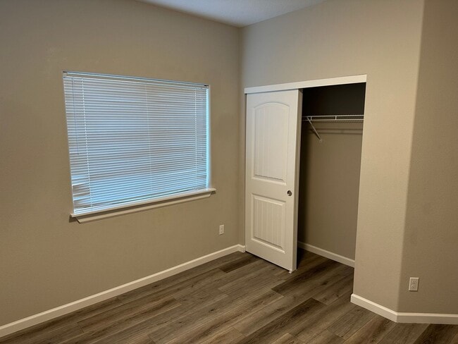 Building Photo - 591 / 818 Duplex