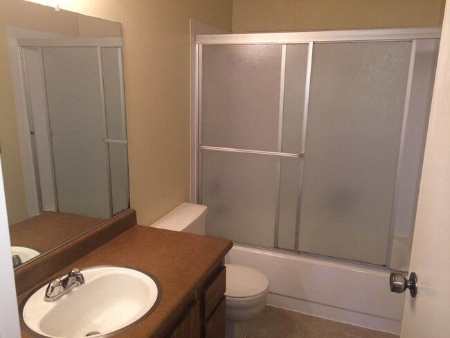 Building Photo - Sylvan Heights Condo - Minutes From Downtown.  Rent includes Water/Sewer & Garbage.  Clubhouse in...