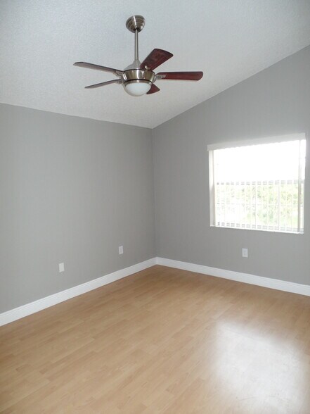 Building Photo - 2850 N Oakland Forest Dr