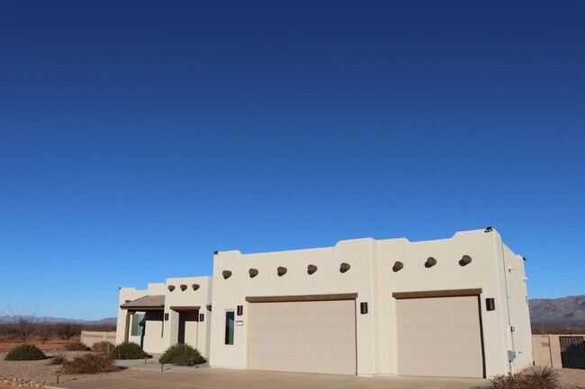 Building Photo - Welcome to your Southern Arizona desert oasis!