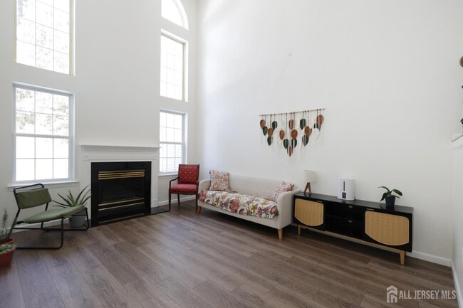 Building Photo - 42 Pennsbury Way