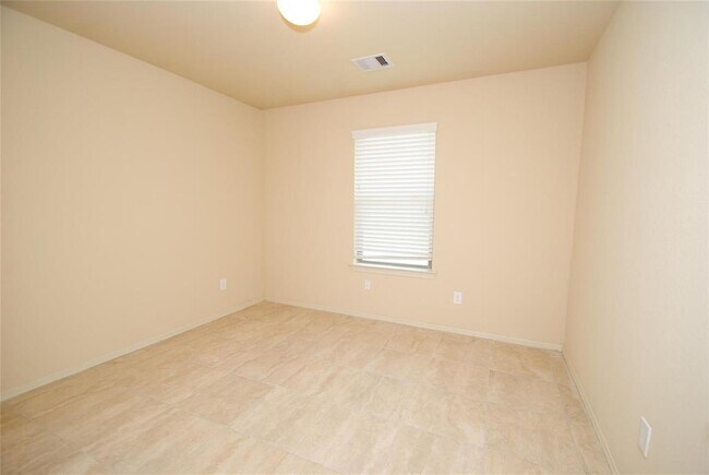 Building Photo - 2703 Alvar Dr