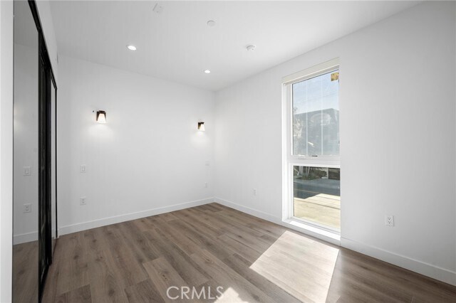 Building Photo - 10657 Moorpark St