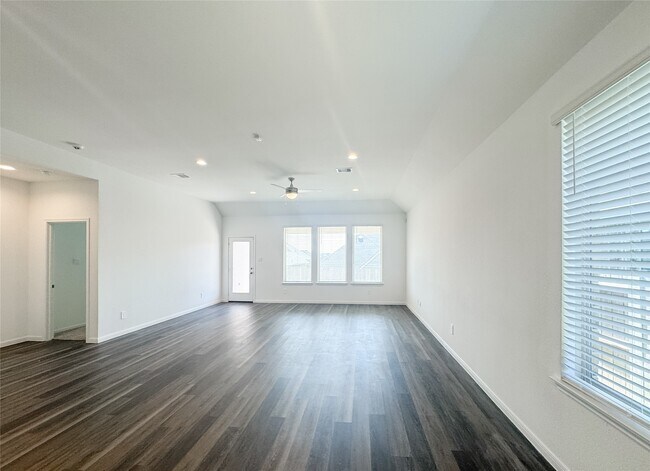 Building Photo - 519 Newcomb Holw Dr