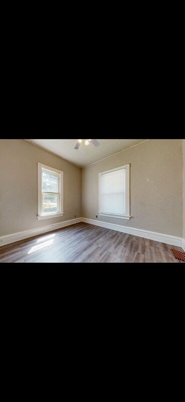 Building Photo - 228 Wilson Ave SW