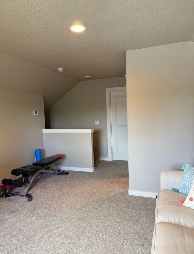 Building Photo - Beautiful 4-bdr with Bonus Loft and 3-car garage in Sisters!