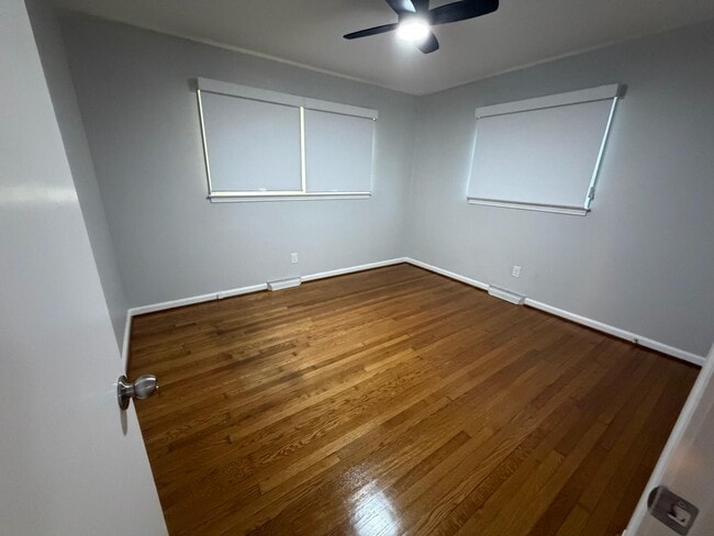 Building Photo - 1929 Alexandria Dr