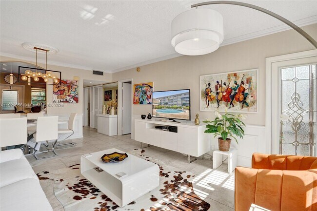 Building Photo - 330 SE 2nd St